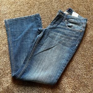 Levi’s curvy cut 528 jeans